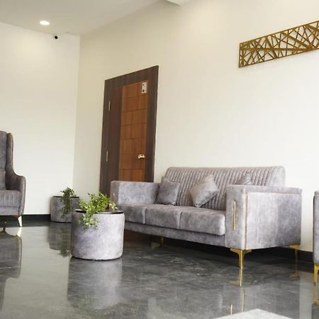 Quince Elite Hotel Mysore Bagian luar foto