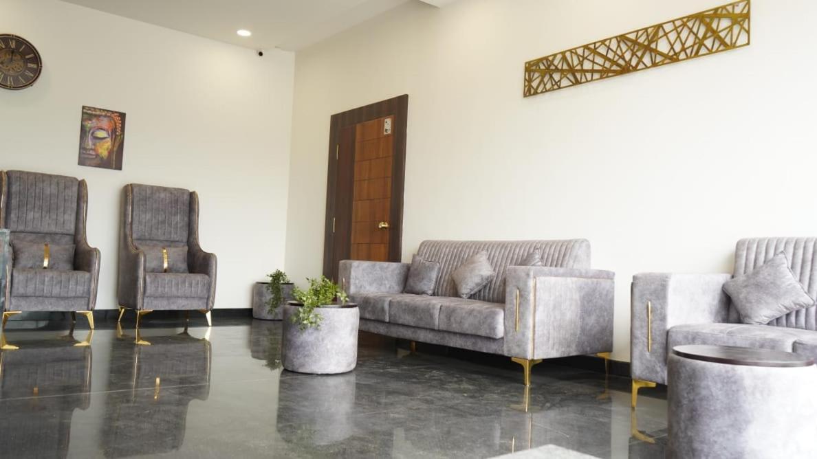 Quince Elite Hotel Mysore Bagian luar foto