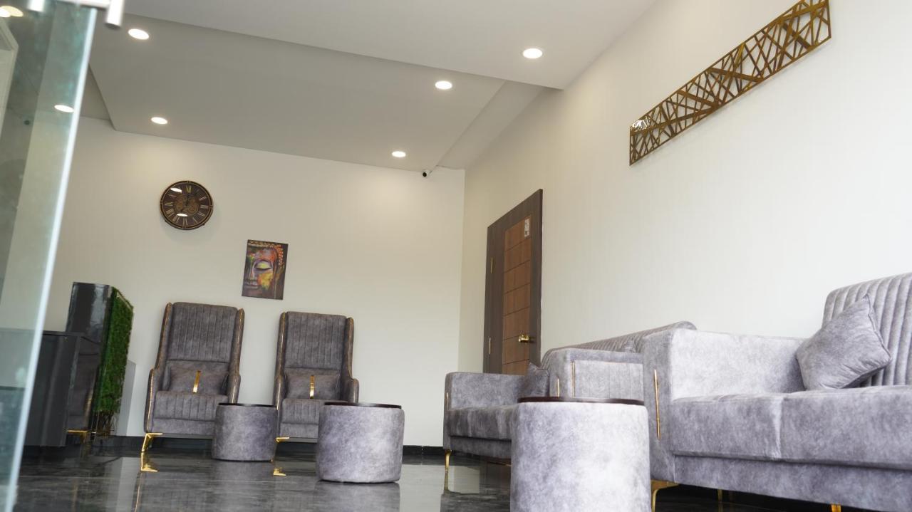 Quince Elite Hotel Mysore Bagian luar foto