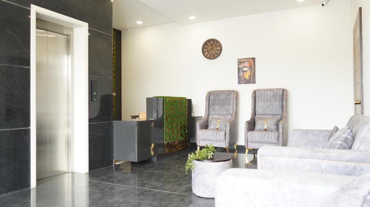 Quince Elite Hotel Mysore Bagian luar foto