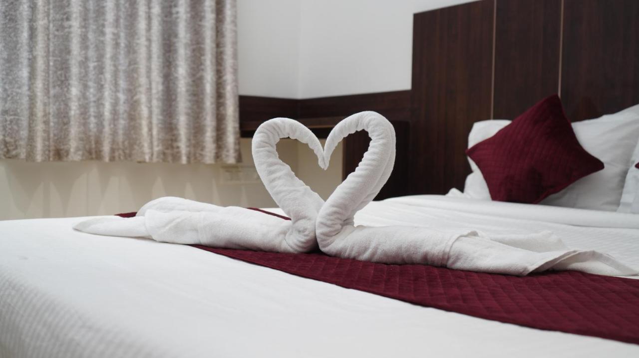 Quince Elite Hotel Mysore Bagian luar foto